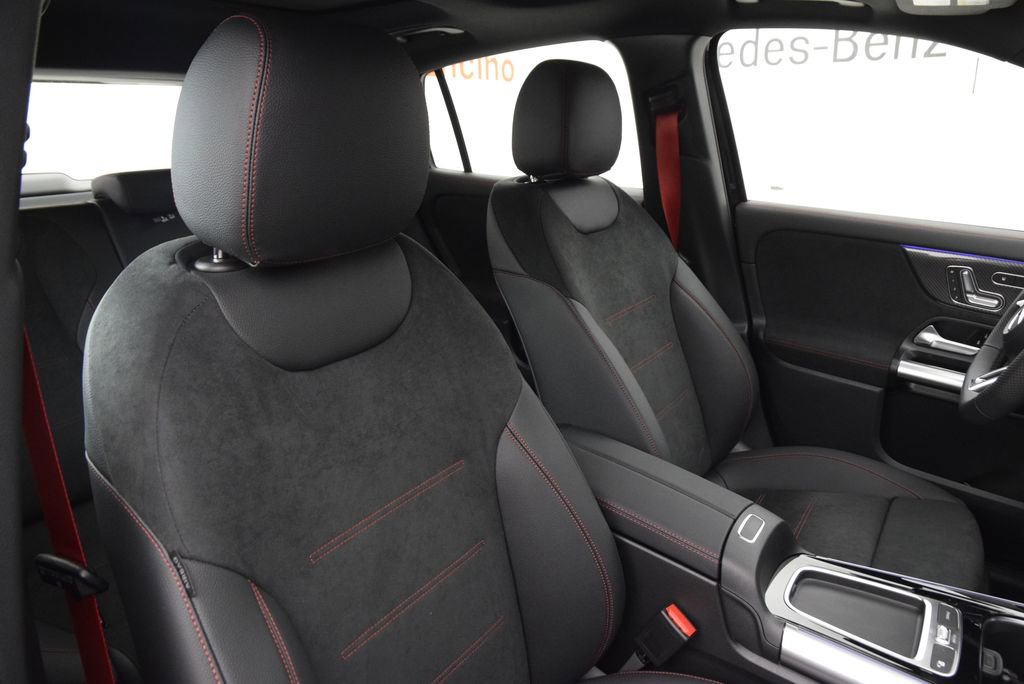 New 2026 Mercedes-Benz GLA 35 AMG 4MATIC image 17