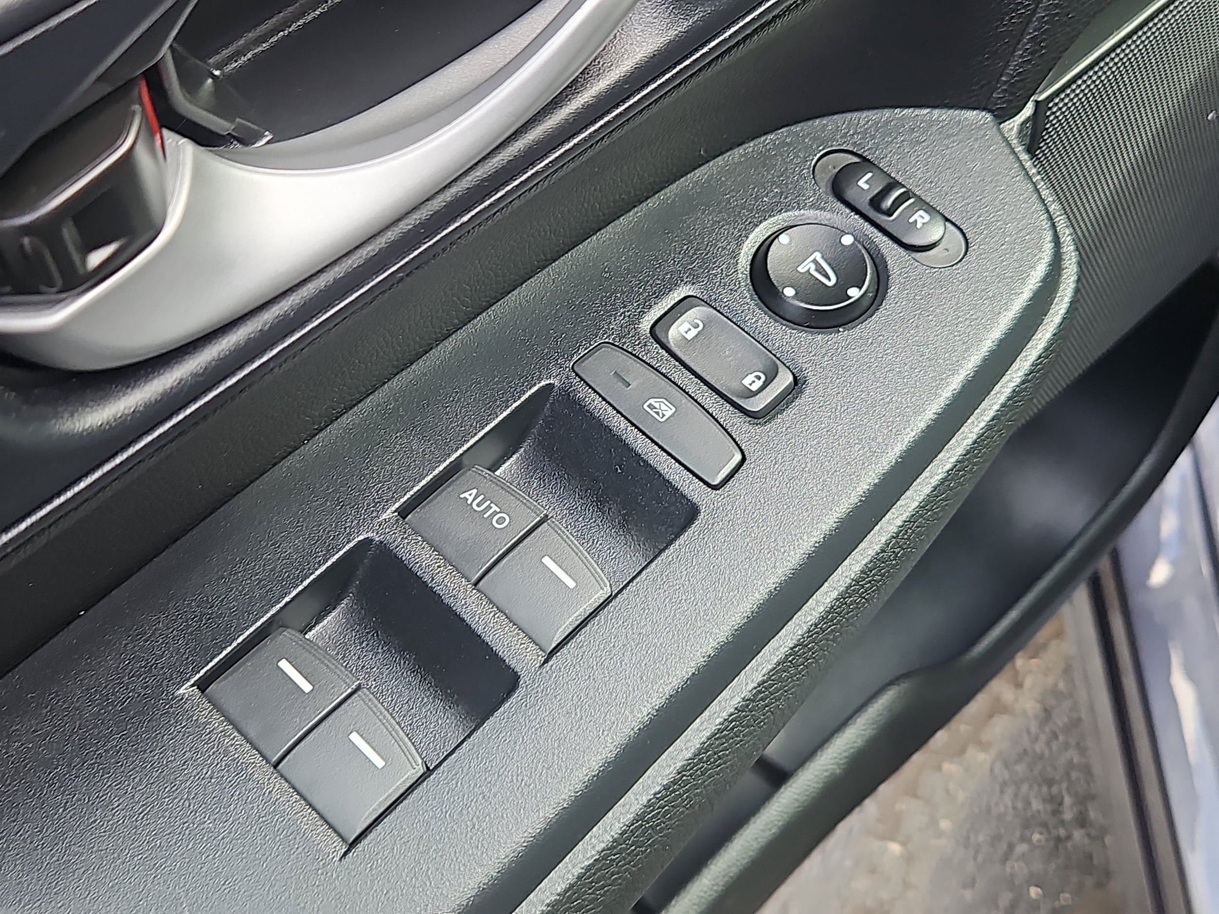 Used 2019 Honda CR-V LX image 13