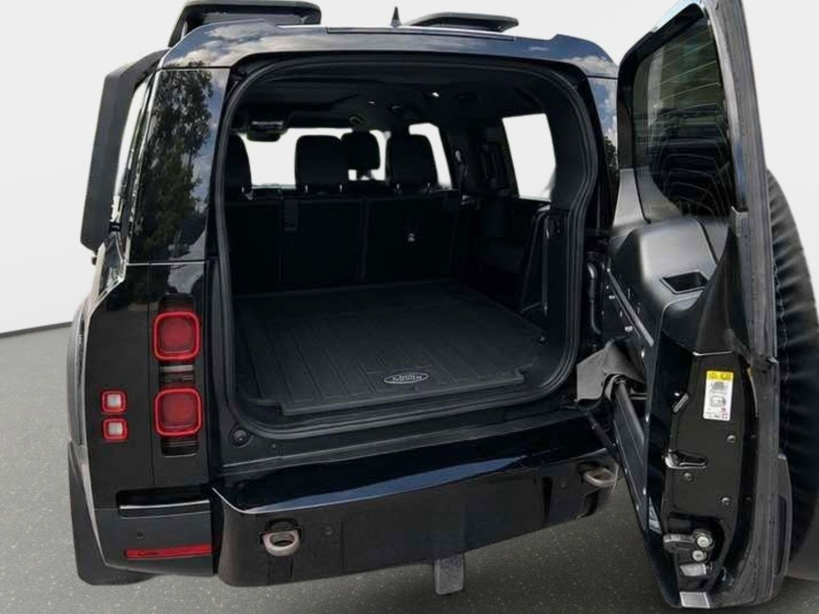 Used 2023 Land Rover Defender 130 SE AWD/4WD image 19