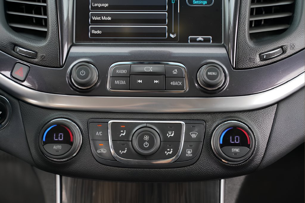 Used 2018 Chevrolet Impala LT FWD image 17