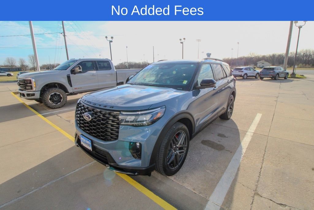 Used 2025 Ford Explorer ST-Line w/ ST-Line Street Pack image 1