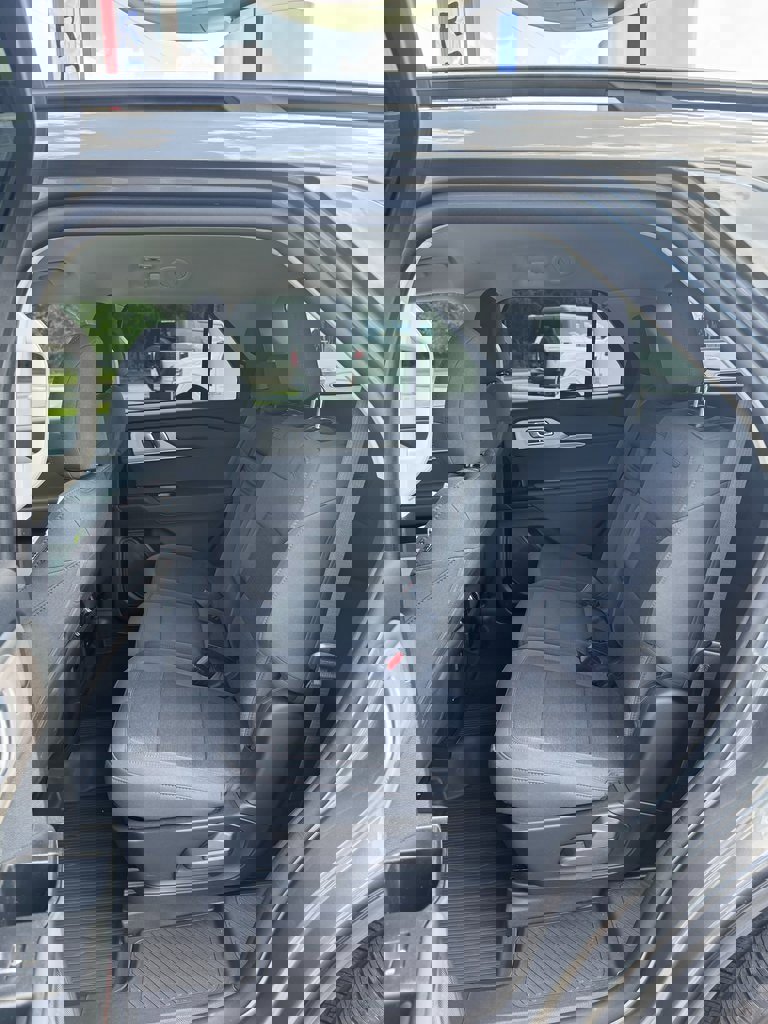 Used 2025 Ford Explorer Active image 11