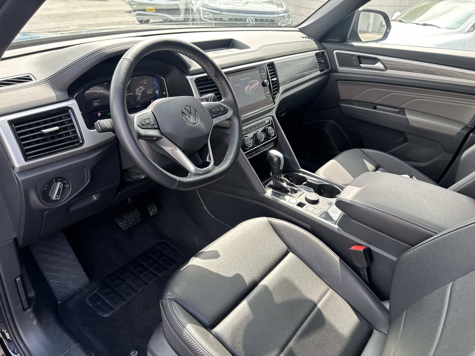 Certified 2023 Volkswagen Atlas Cross Sport SE w/ Panoramic Sunroof Package AWD/4WD image 13