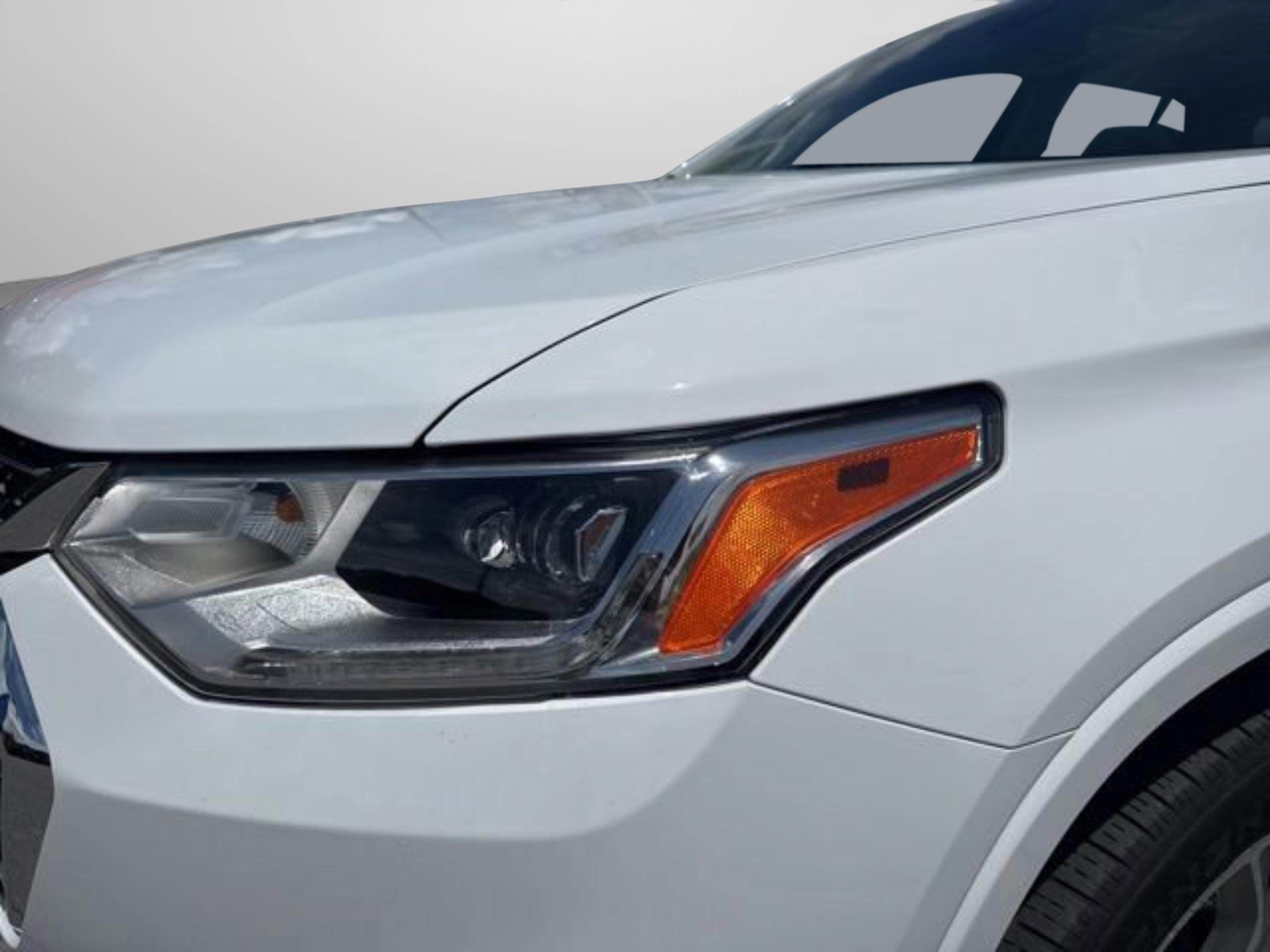 Used 2021 Chevrolet Traverse Premier FWD image 38
