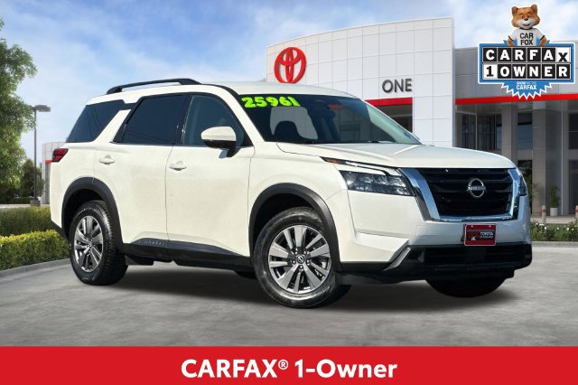 Used 2024 Nissan Pathfinder SV FWD image 2