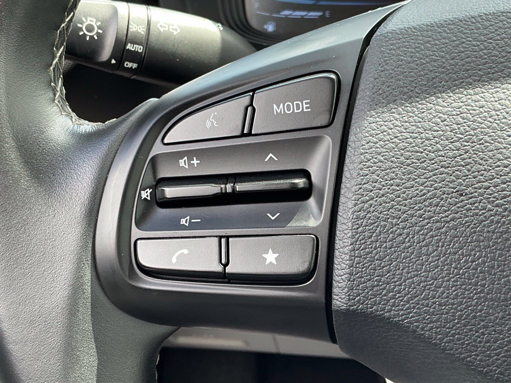 Used 2025 Hyundai Venue SEL FWD image 29