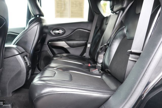 Used 2020 Jeep Cherokee Latitude Plus FWD image 13