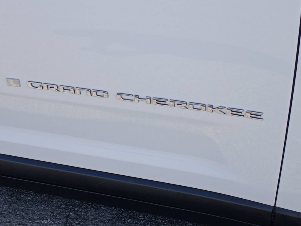 Used 2023 Jeep Grand Cherokee Limited w/ Luxury Tech Group II AWD/4WD image 29