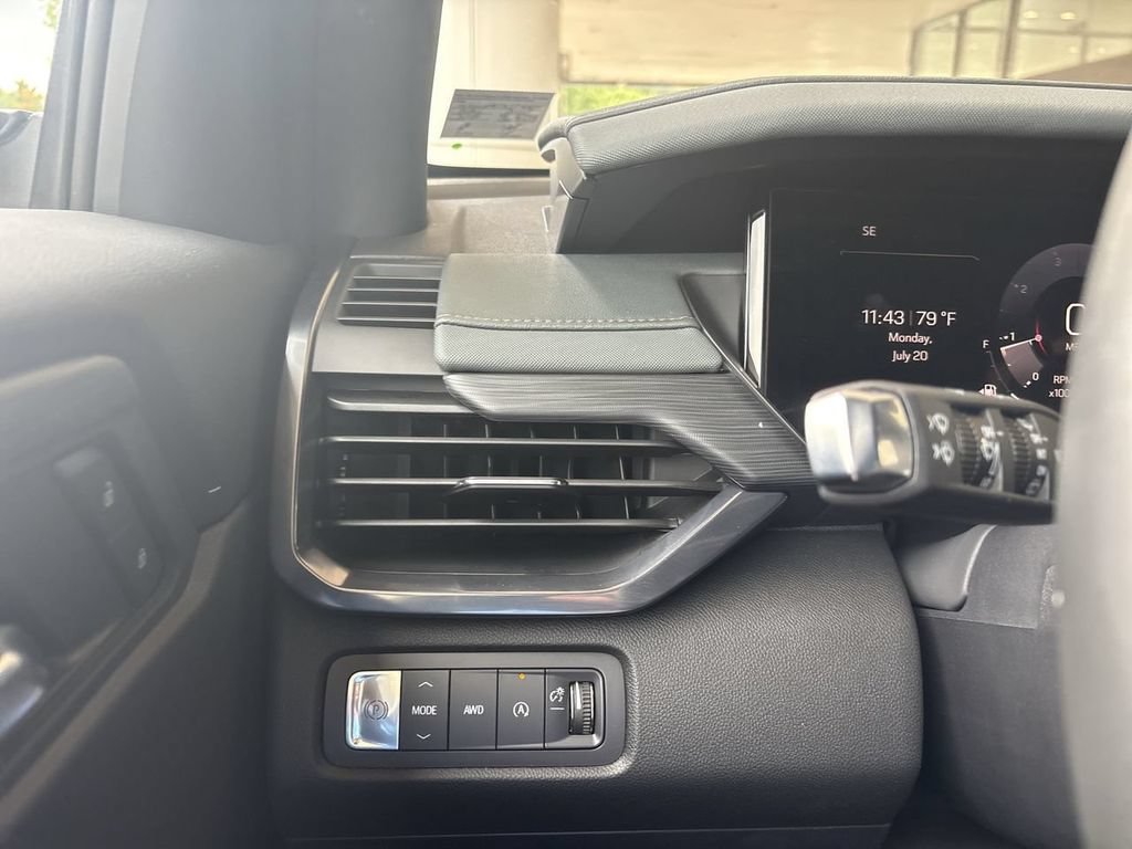Certified 2025 GMC Acadia AT4 AWD/4WD image 18