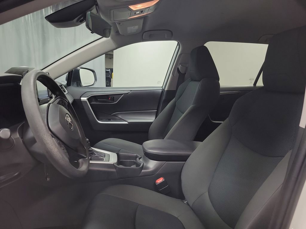 Used 2021 Toyota RAV4 LE image 12