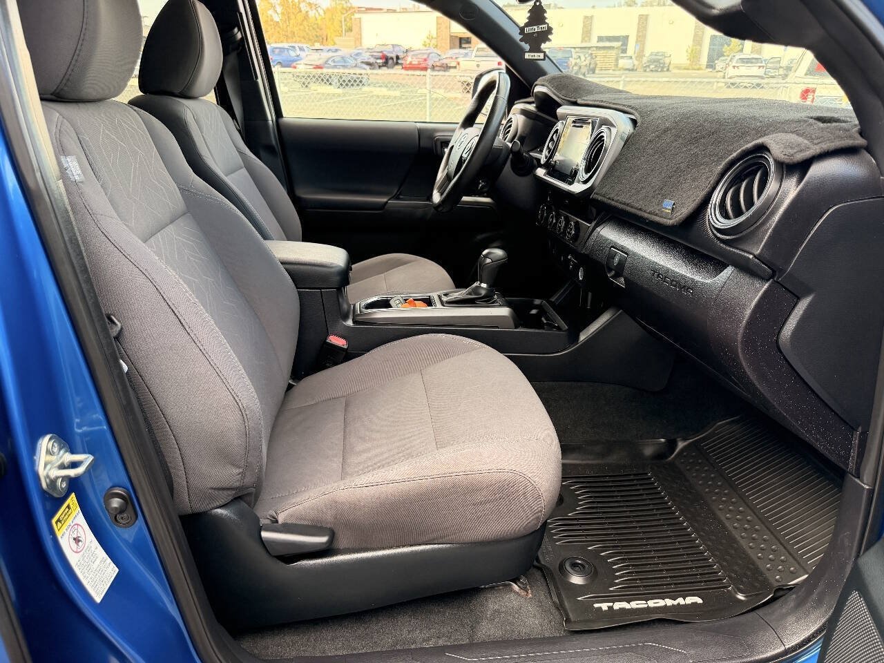 Used 2017 Toyota Tacoma TRD Off-Road AWD/4WD image 36