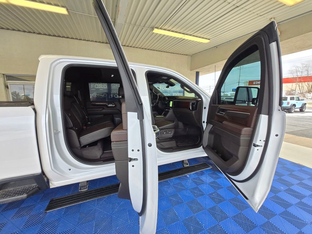 Used 2024 GMC Sierra 3500 Denali w/ Denali Reserve Package image 28