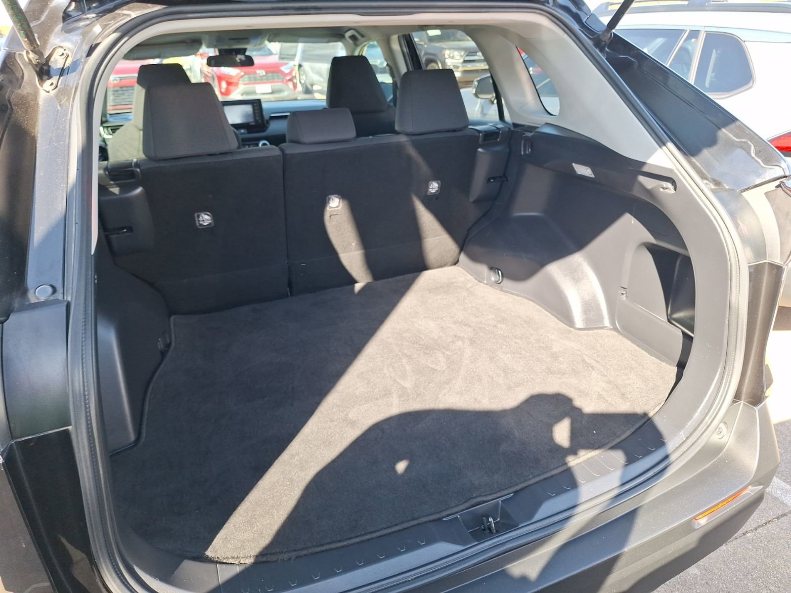 Used 2020 Toyota RAV4 LE image 37