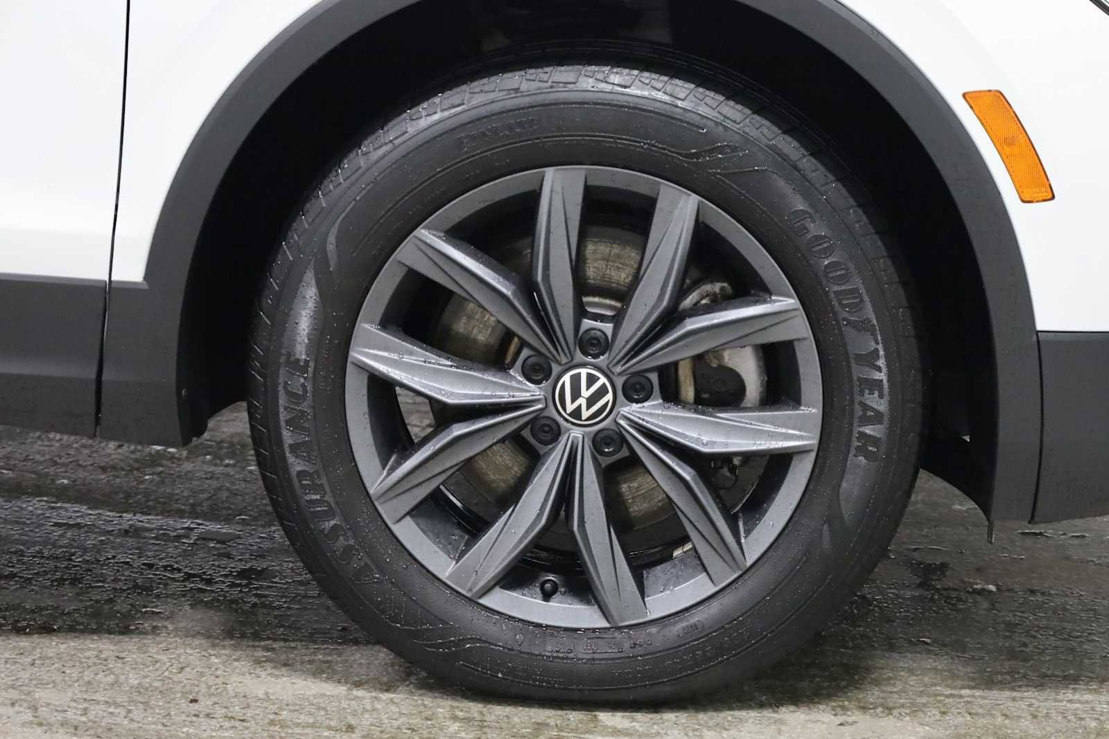 Used 2022 Volkswagen Tiguan SE image 12