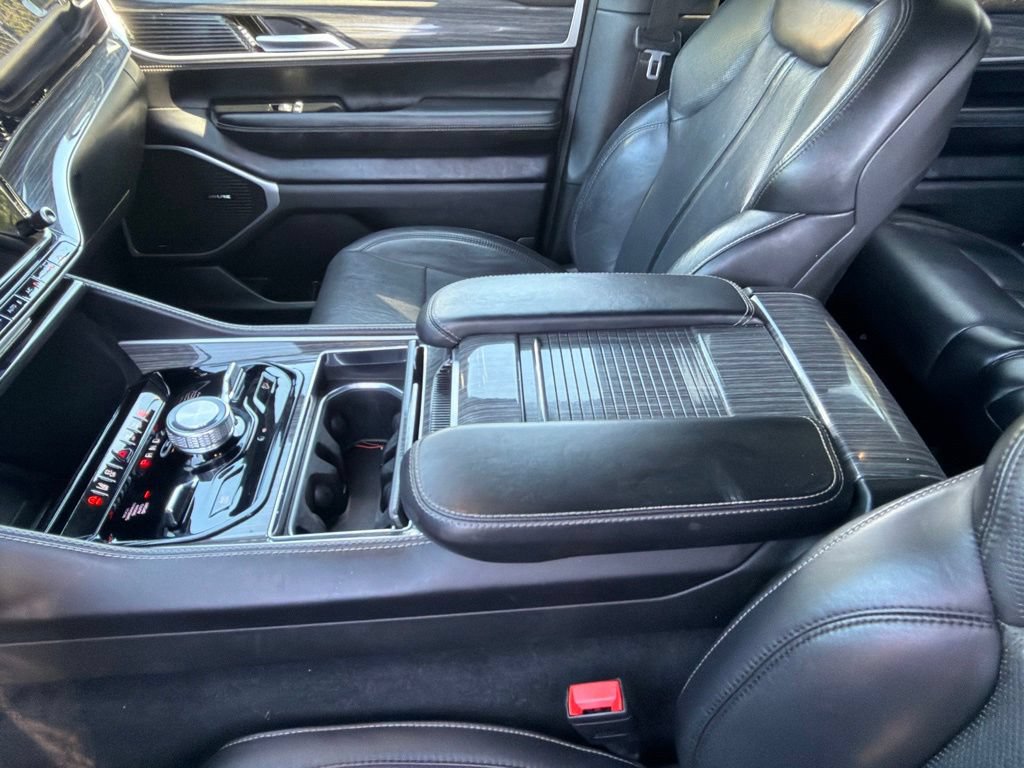 Certified 2022 Jeep Wagoneer Series III AWD/4WD image 13