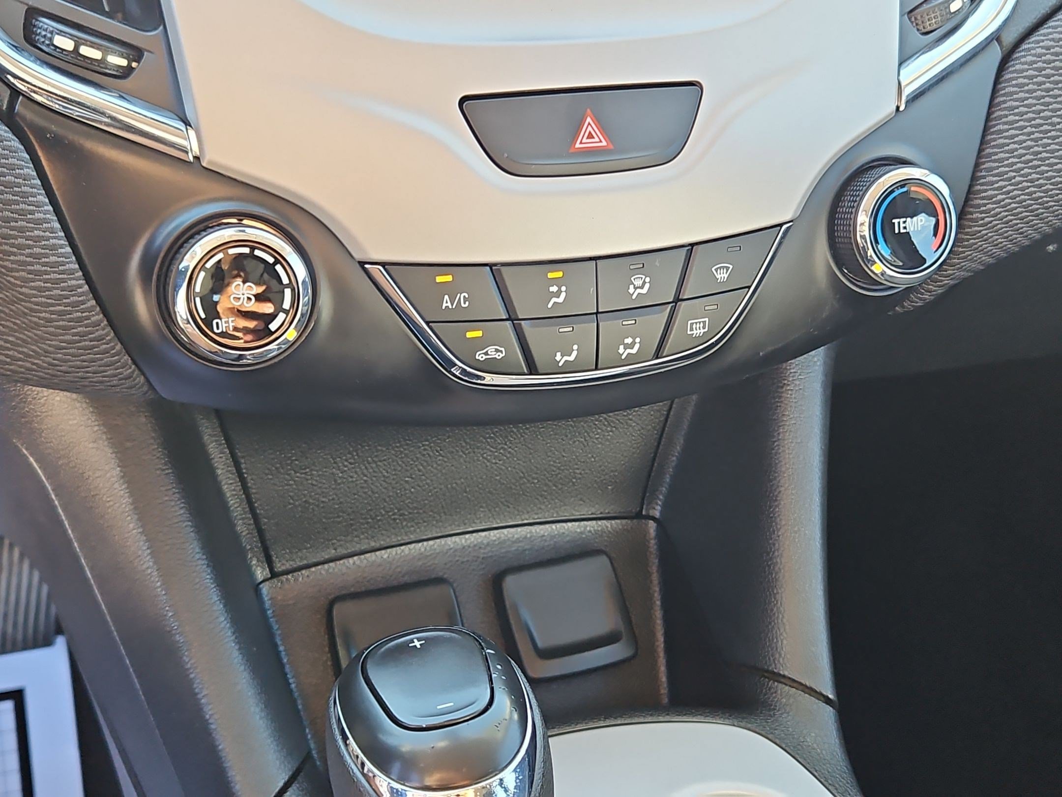 Certified 2017 Chevrolet Cruze LS FWD image 19