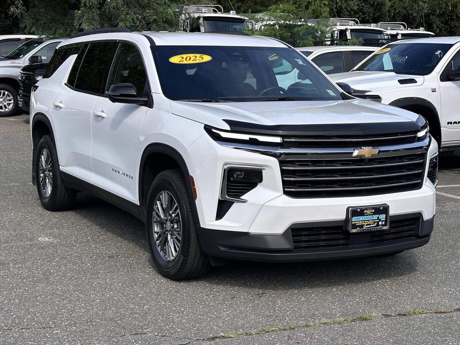 Used 2025 Chevrolet Traverse LT w/ Driver Confidence Package FWD image 5