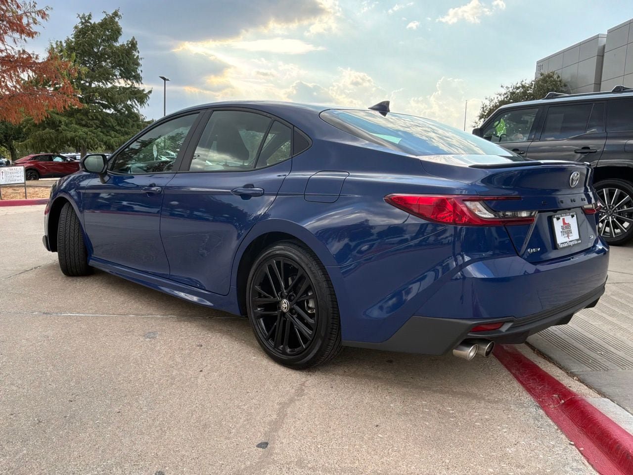 Used 2026 Toyota Camry SE FWD image 8