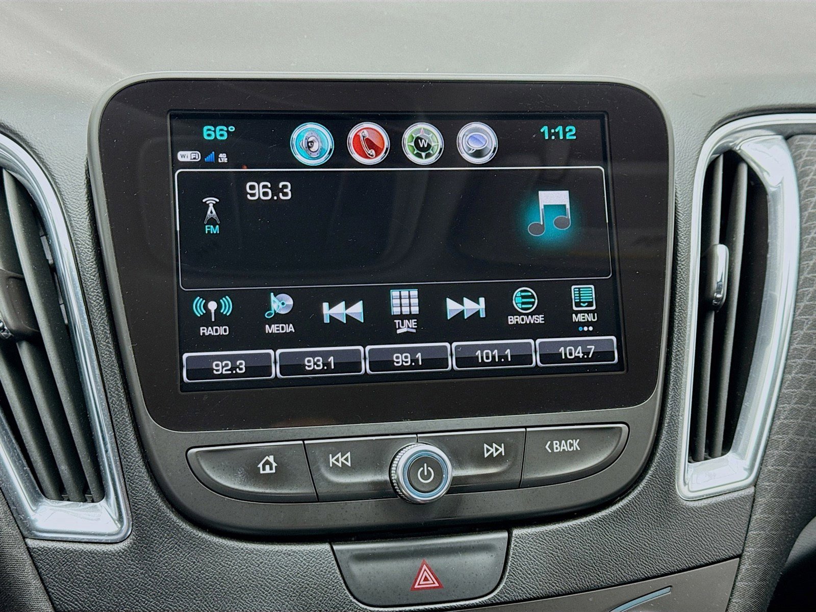 Used 2018 Chevrolet Malibu LT w/ Driver Confidence Package FWD image 11