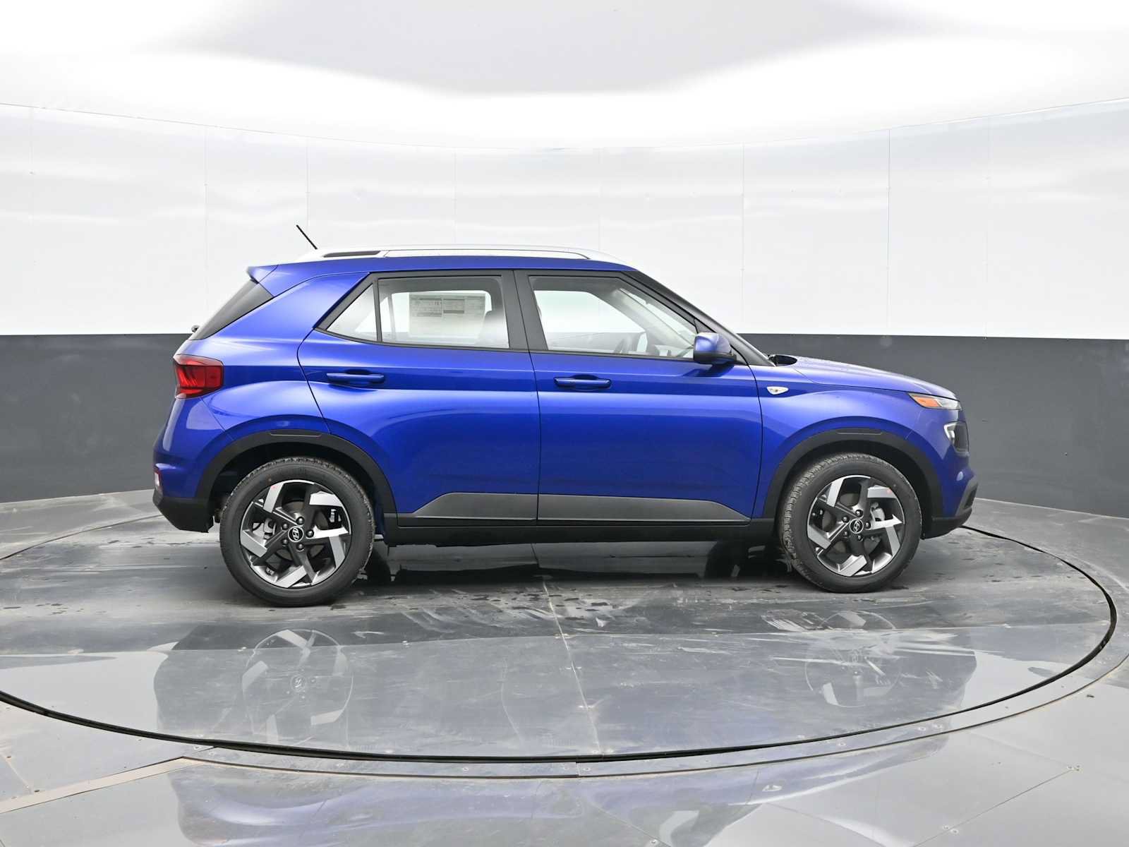 Used 2026 Hyundai Venue SEL FWD image 9