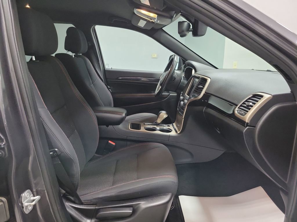 Used 2016 Jeep Grand Cherokee Laredo 75th Anniversary image 18