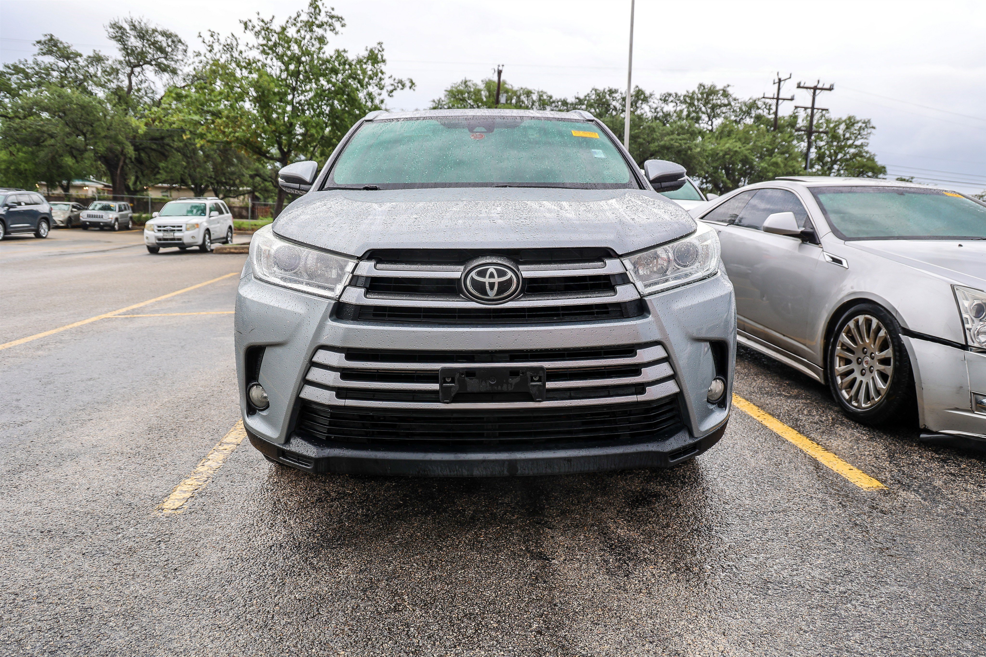 Used 2017 Toyota Highlander XLE FWD image 4