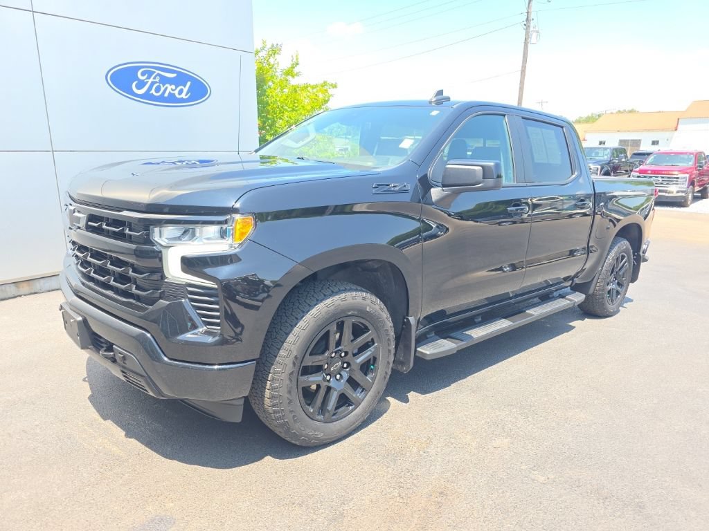 Used 2024 Chevrolet Silverado 1500 RST w/ Convenience Package II AWD/4WD image 2