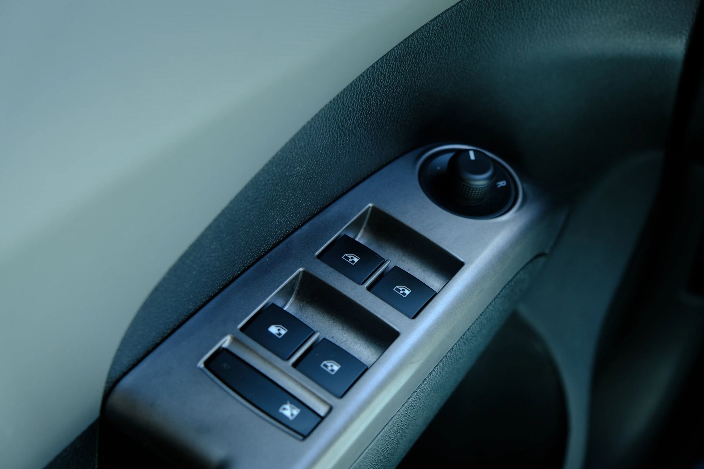 Used 2018 Chevrolet Sonic Premier w/ Driver Confidence Package FWD image 28