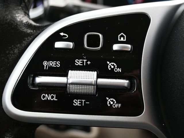 Used 2020 Mercedes-Benz GLB 250 w/ Premium Package image 24