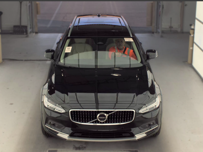 Used 2025 Volvo V90 B6 Cross Country Plus AWD/4WD image 3