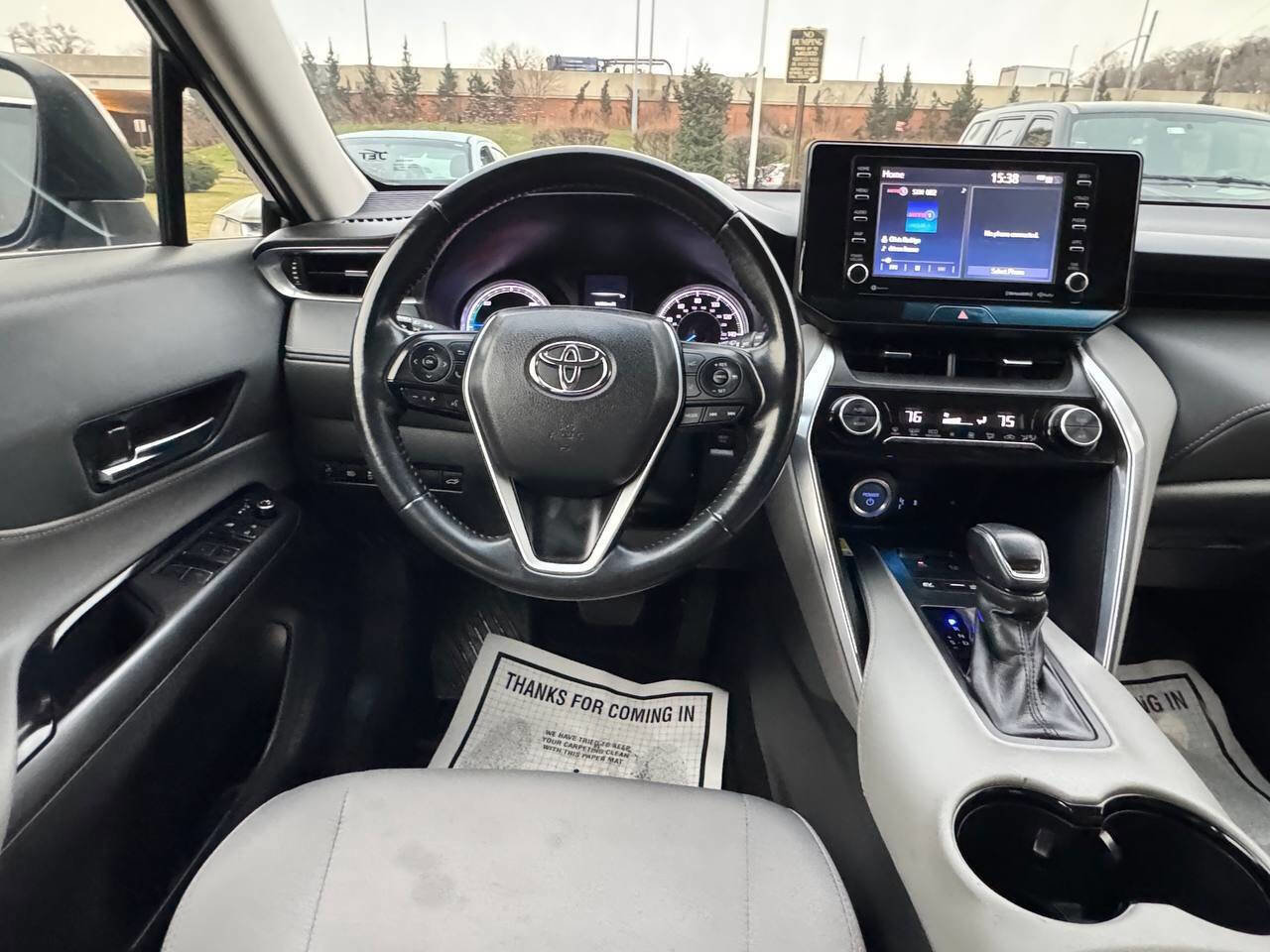 Used 2022 Toyota Venza LE AWD/4WD image 17
