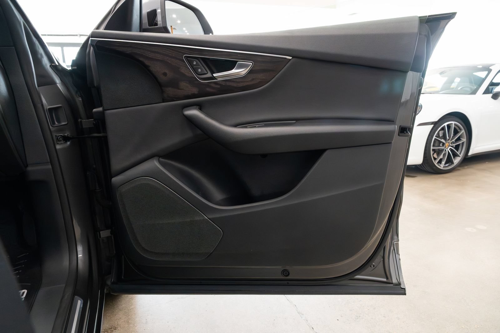 Used 2019 Audi Q8 Premium w/ Convenience Package AWD/4WD image 23