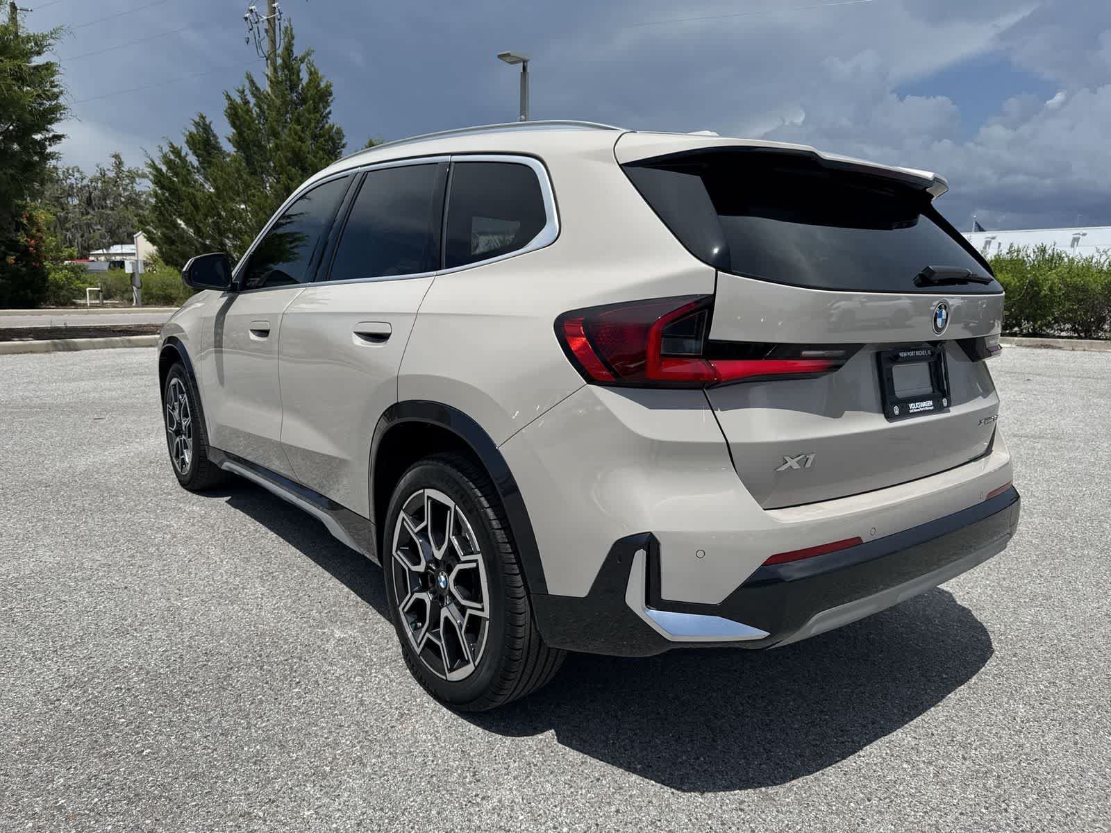 Used 2026 BMW X1 xDrive28i w/ Technology Package AWD/4WD image 4