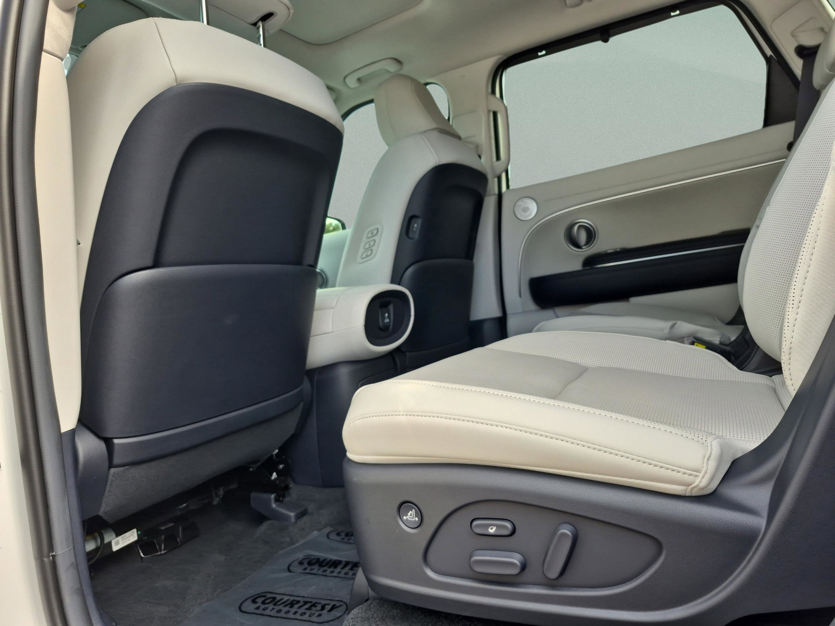 Certified 2026 Hyundai Palisade Calligraphy FWD image 17