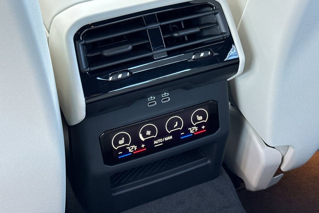 New 2026 BMW 550e xDrive 550e xDrive w/ Executive Package image 13