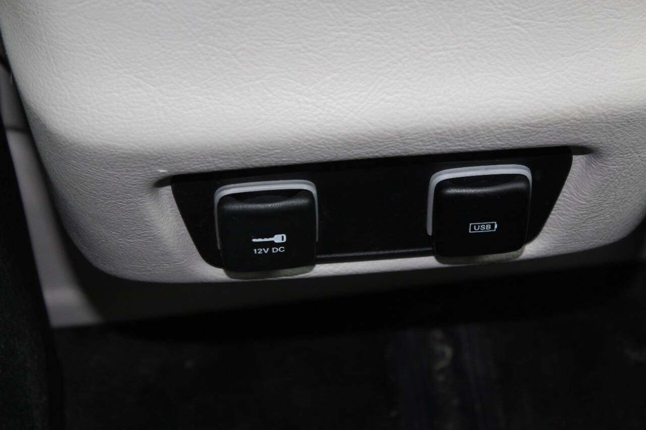 Used 2019 Chrysler Pacifica Touring-L FWD image 22