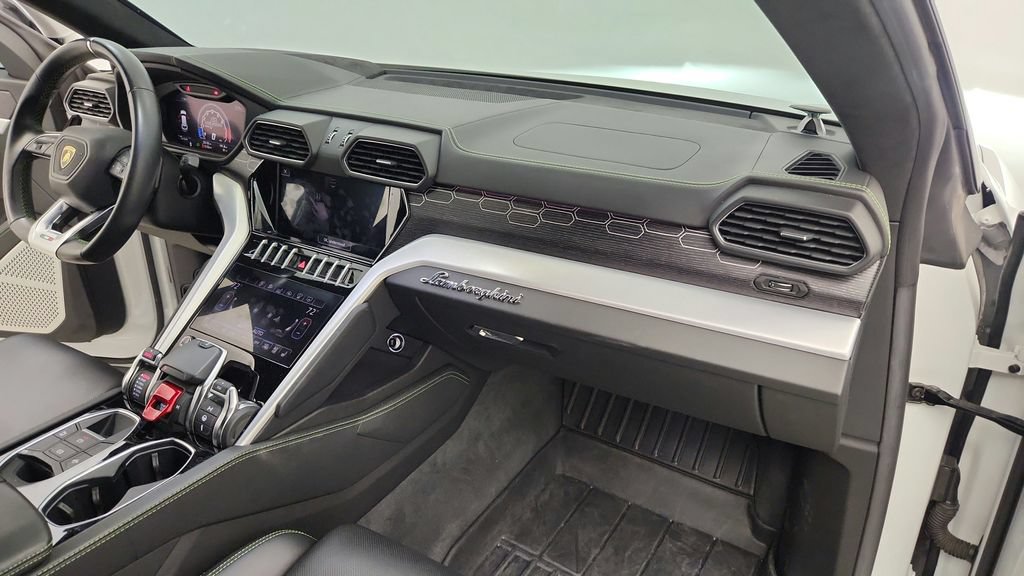 Used 2020 Lamborghini Urus AWD/4WD image 50