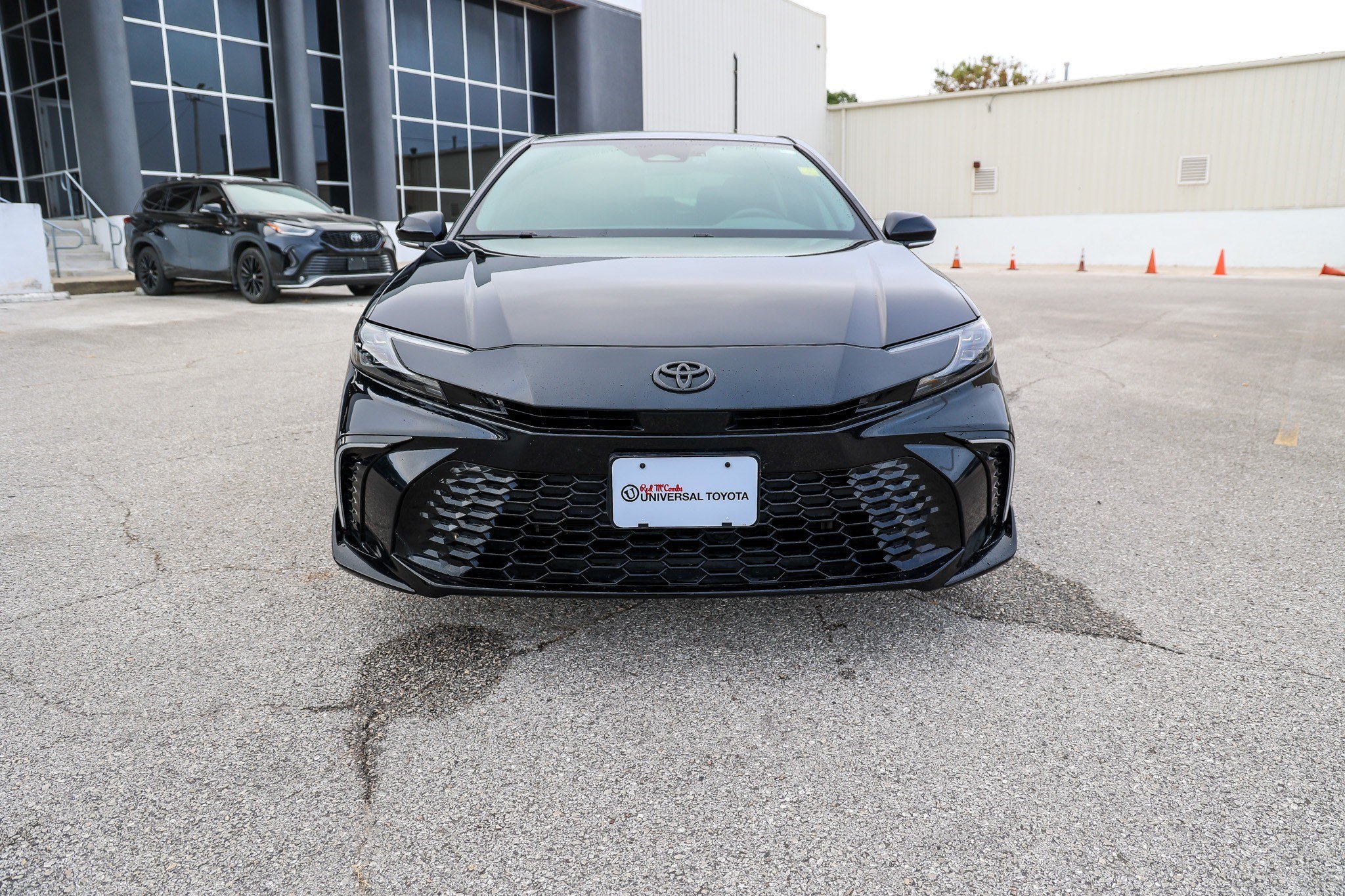 Used 2025 Toyota Camry XSE FWD image 3