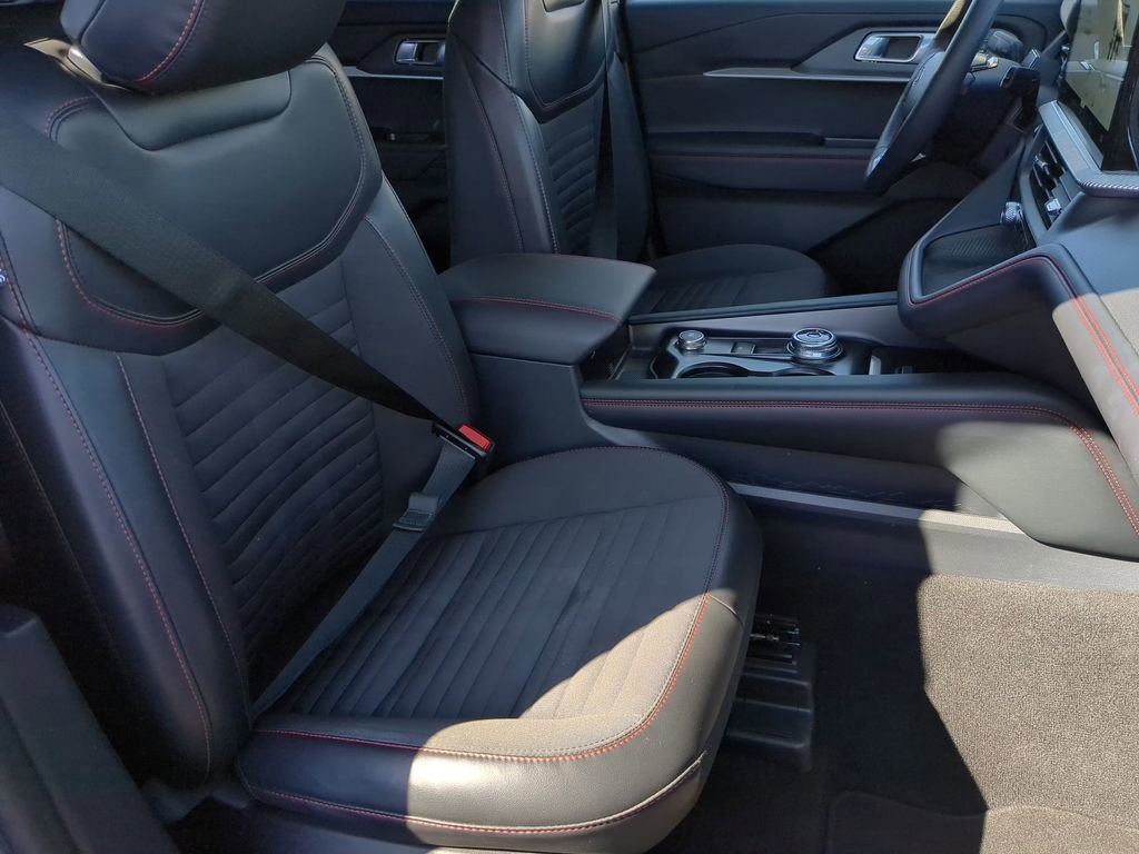 Used 2025 Ford Explorer ST-Line w/ ST-Line Street Pack image 32