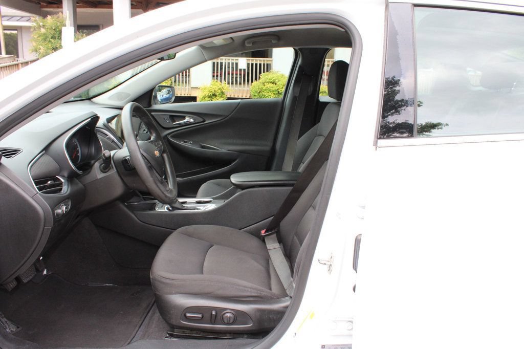 Used 2021 Chevrolet Malibu LT FWD image 14