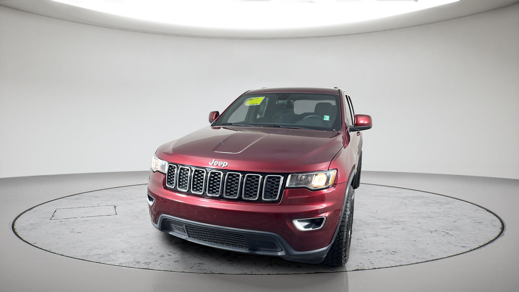 Used 2017 Jeep Grand Cherokee Laredo AWD/4WD image 2