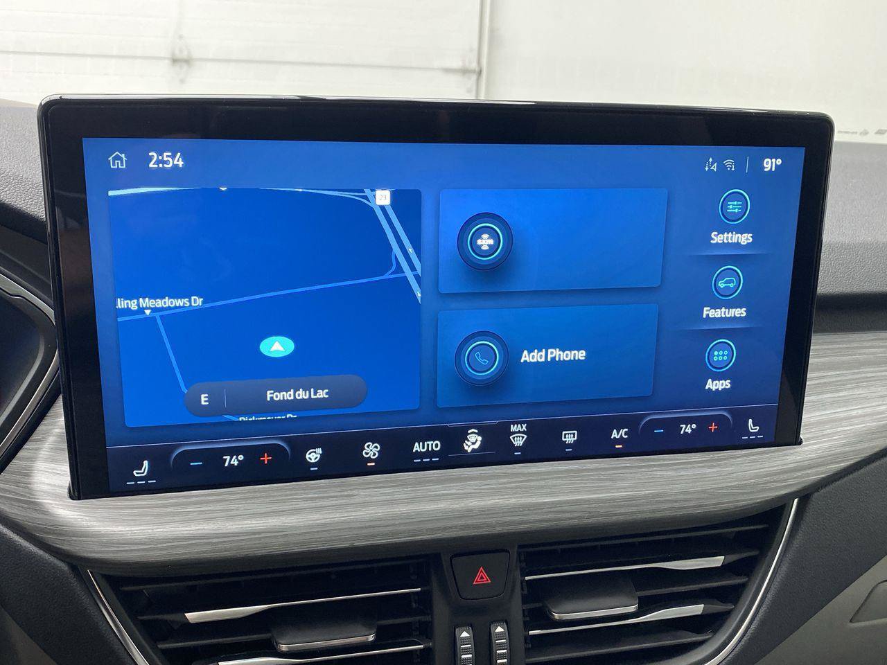 New 2024 Ford Escape SE w/ PHEV Premium Package FWD image 18