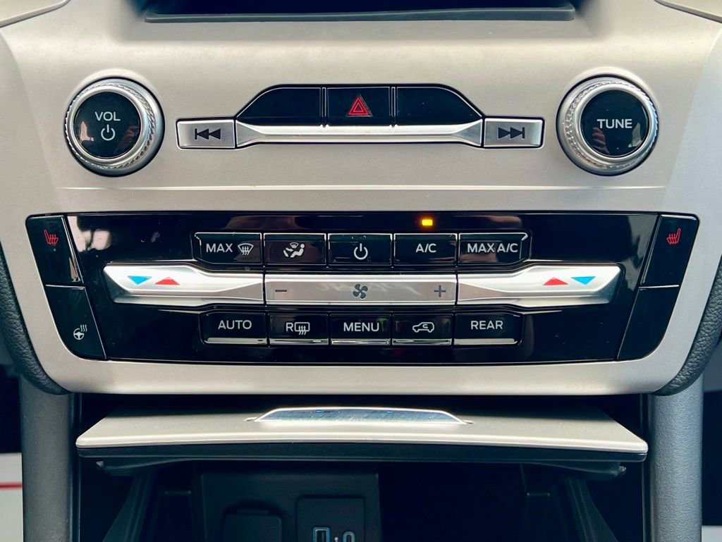 Used 2023 Ford Explorer XLT w/ Equipment Group 202A image 31