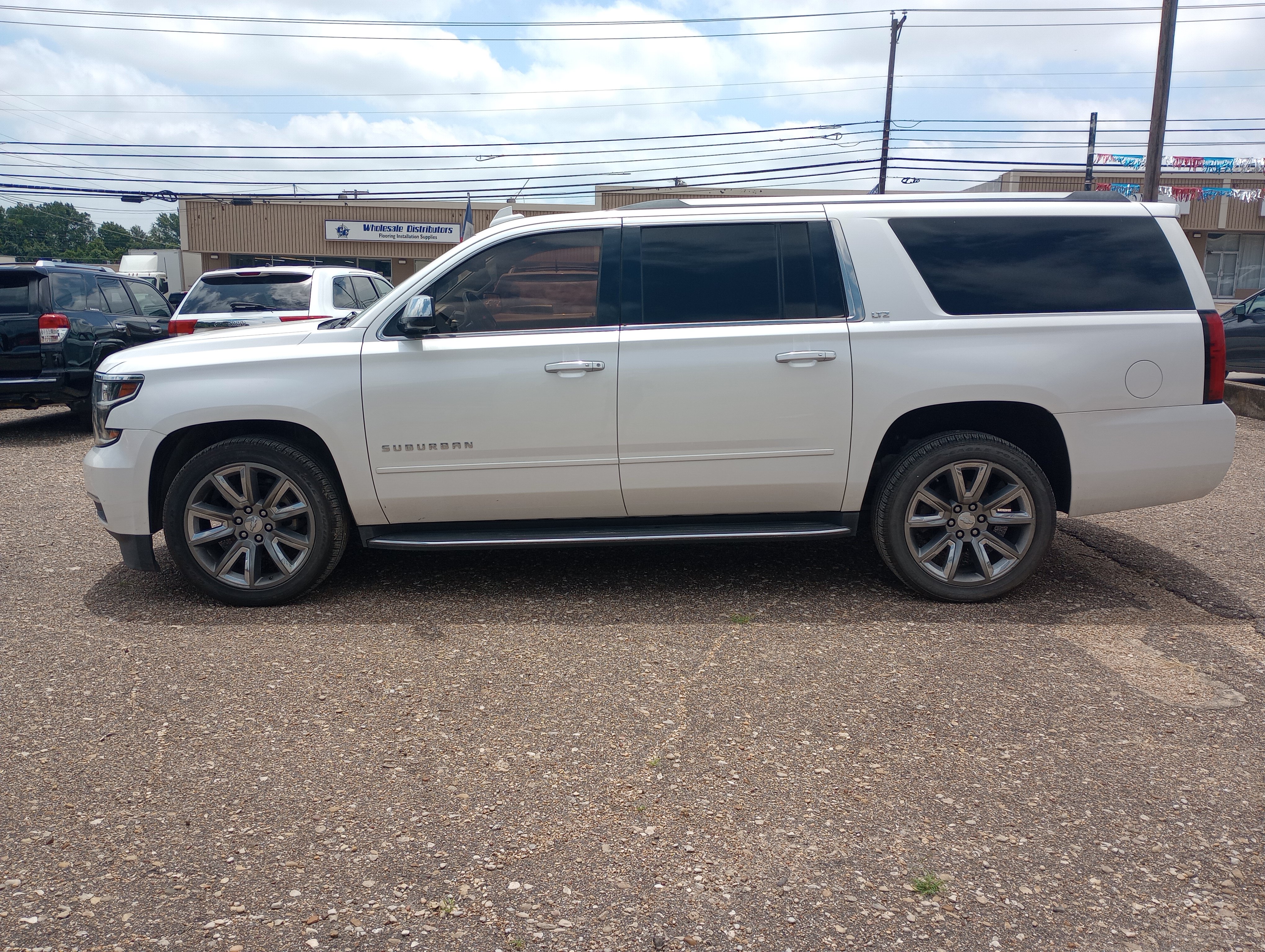 Used 2016 Chevrolet Suburban LTZ RWD image 4