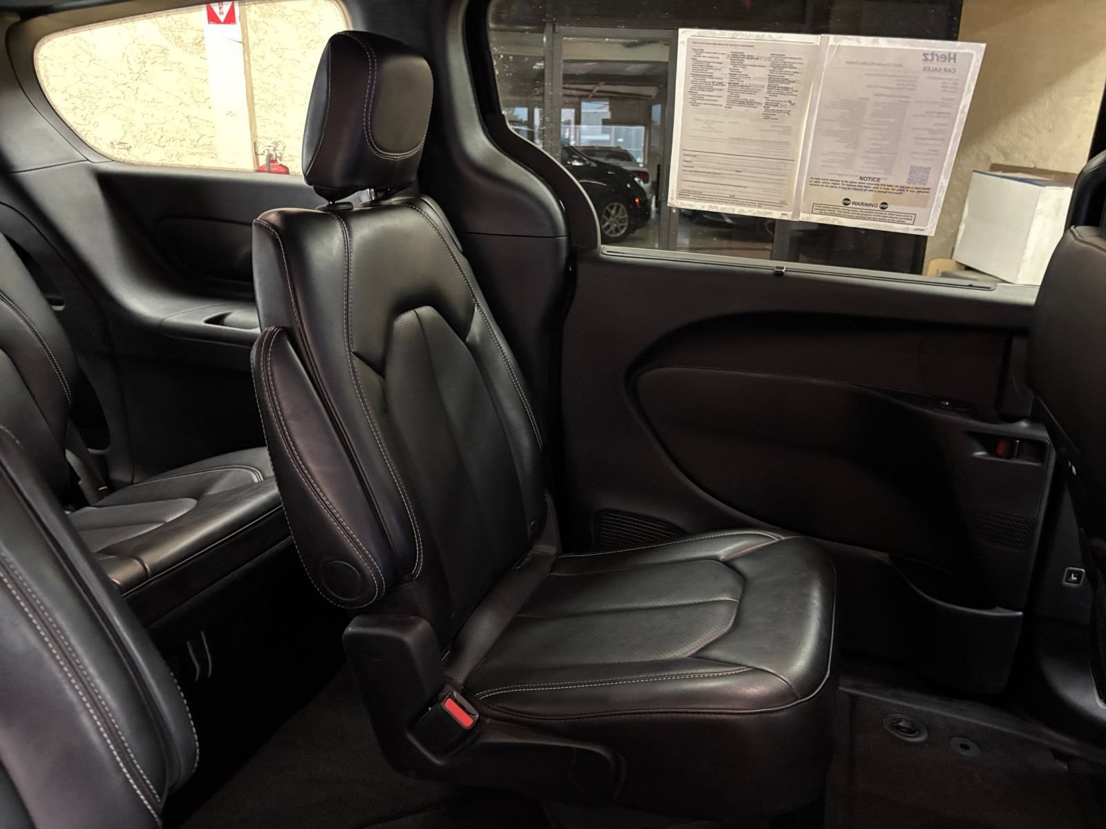 Used 2025 Chrysler Pacifica Select FWD image 38