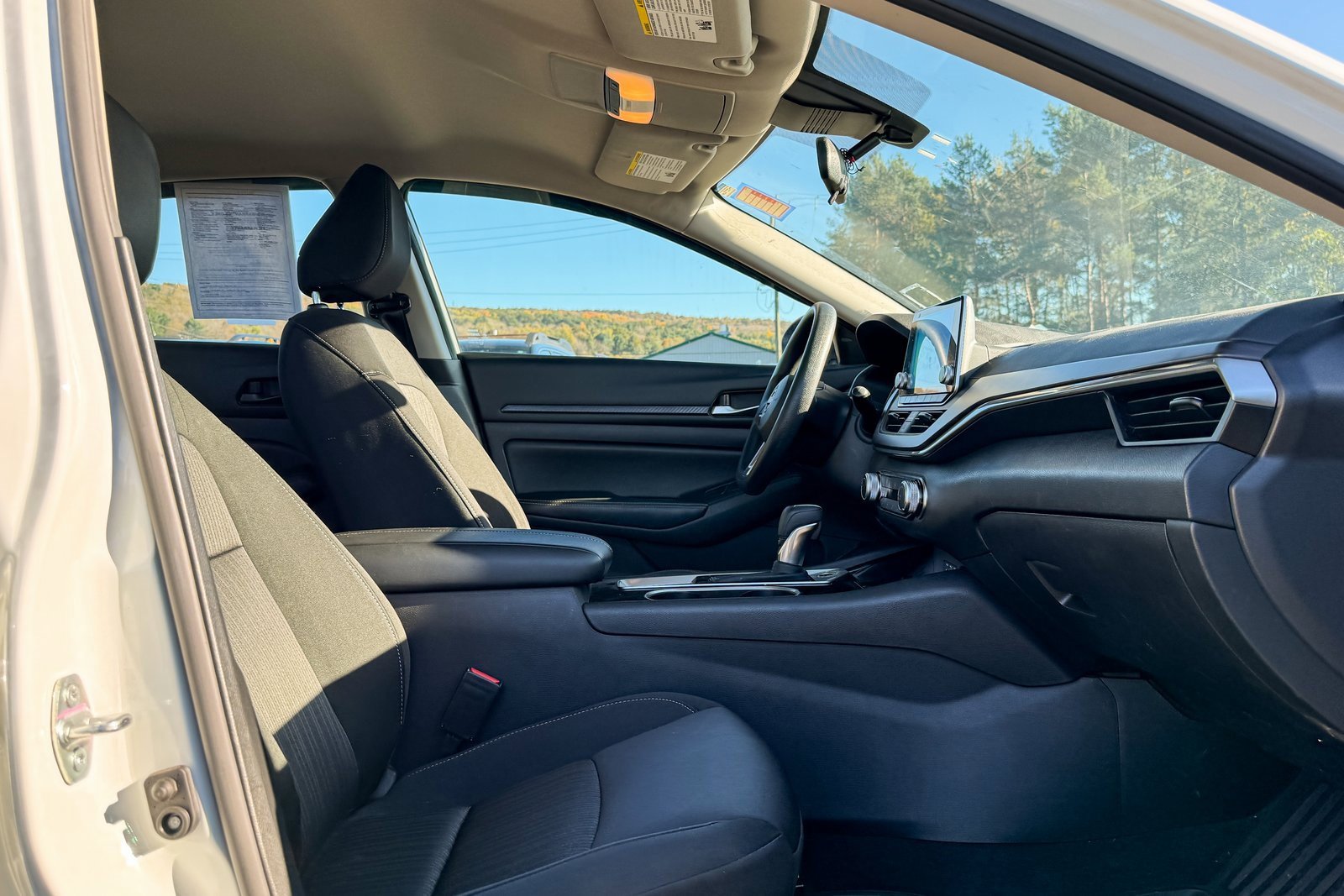 Used 2024 Nissan Altima 2.5 SV image 9