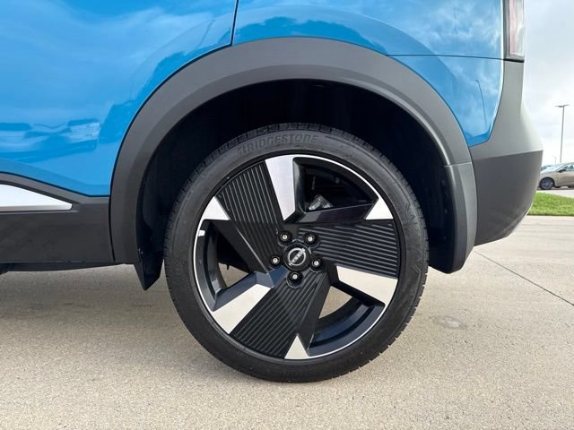 Used 2025 Nissan Kicks SR w/ Illumination Package FWD image 11
