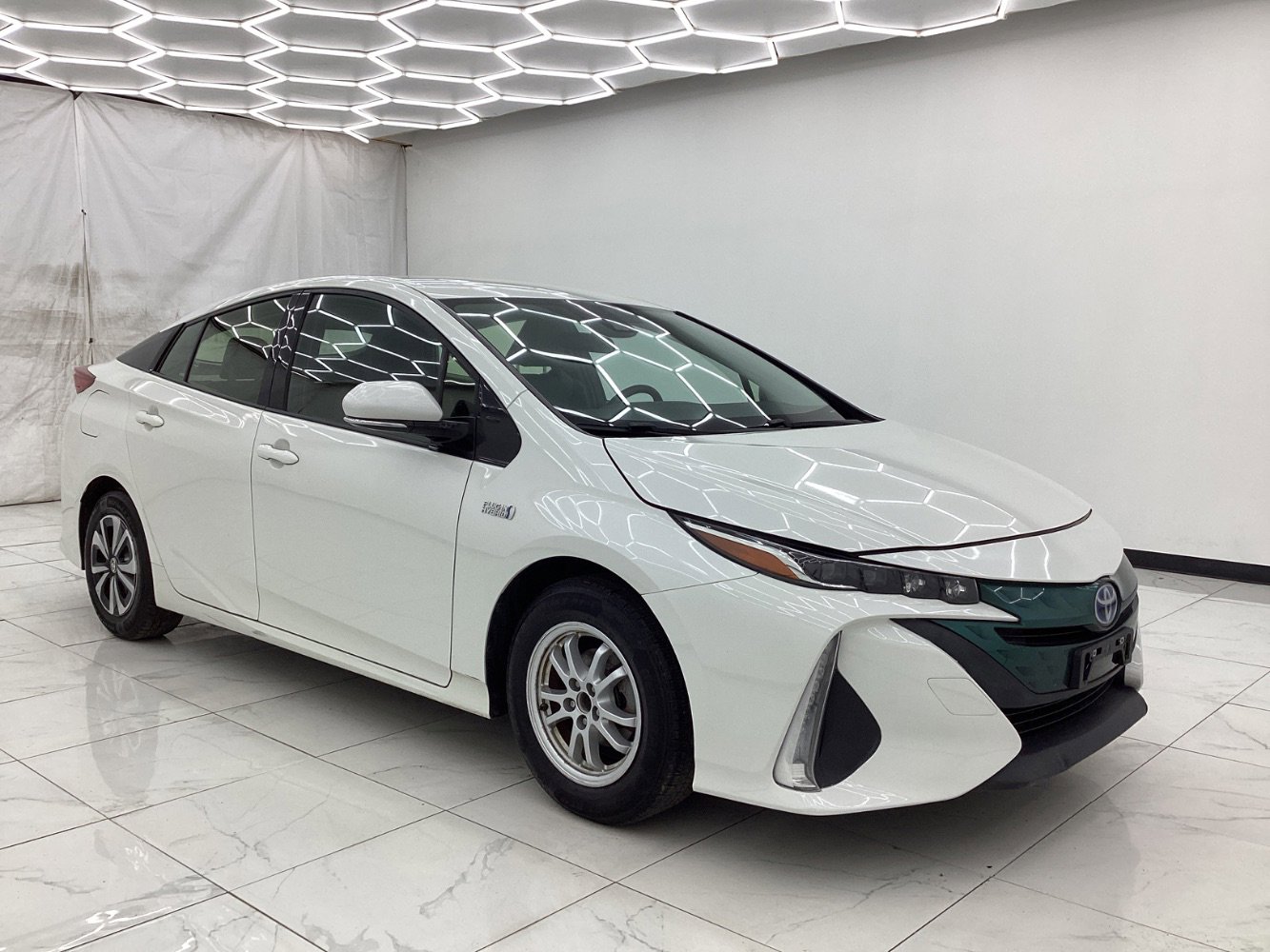 Used 2018 Toyota Prius Prime Premium image 7