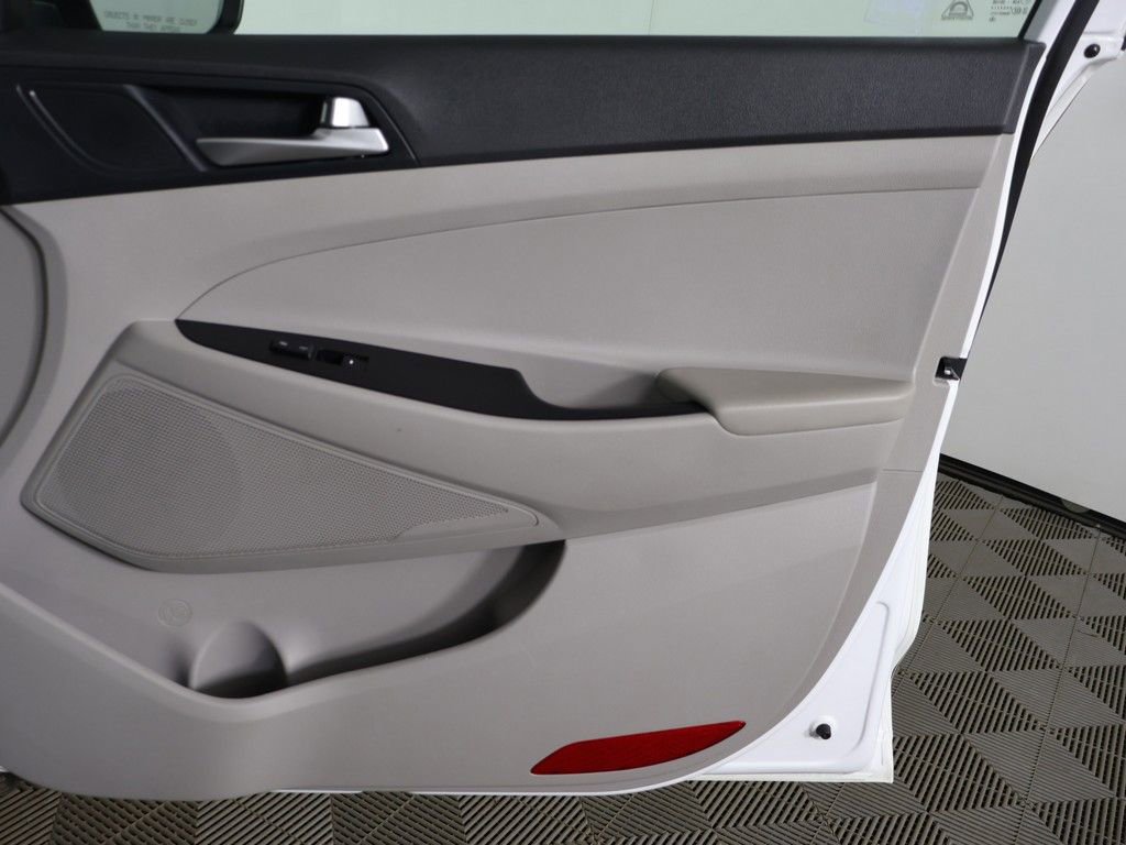 Used 2020 Hyundai Tucson SE image 18