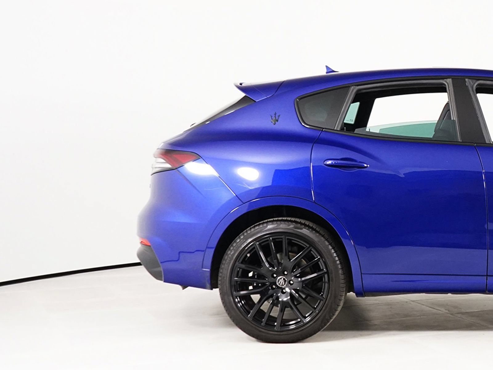 Used 2022 Maserati Levante Modena AWD/4WD image 14